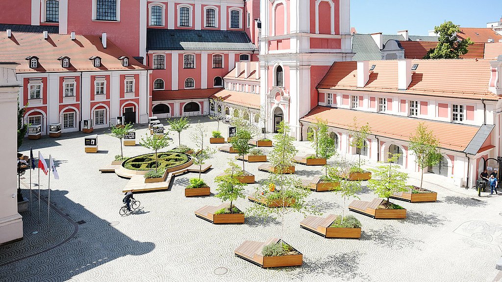 Platz vor dem Posener Rathaus | Atelier Starzak Strebicki | Foto: Danil Daneliuk Square in front of the Poznan City Hall | Atelier Starzak Strebicki | Photo: Danil Daneliuk