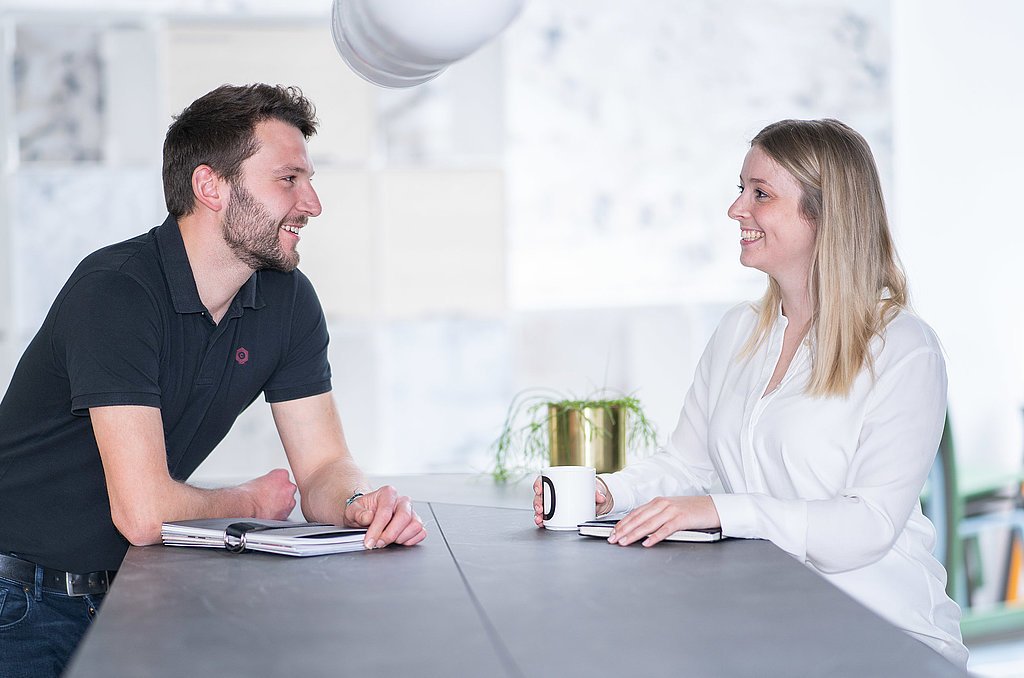 Studierende bei Schattdecor