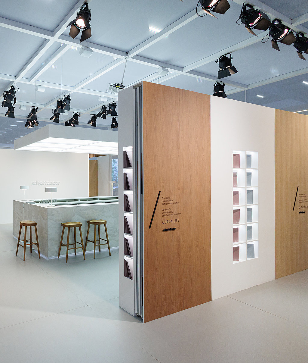 Formóbile_Schattdecor_booth_overview_brazil.JPG