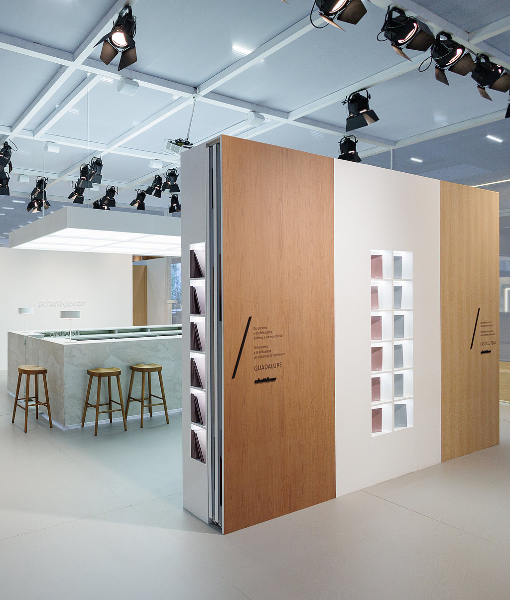 Formóbile_Schattdecor_booth_overview_brazil.JPG