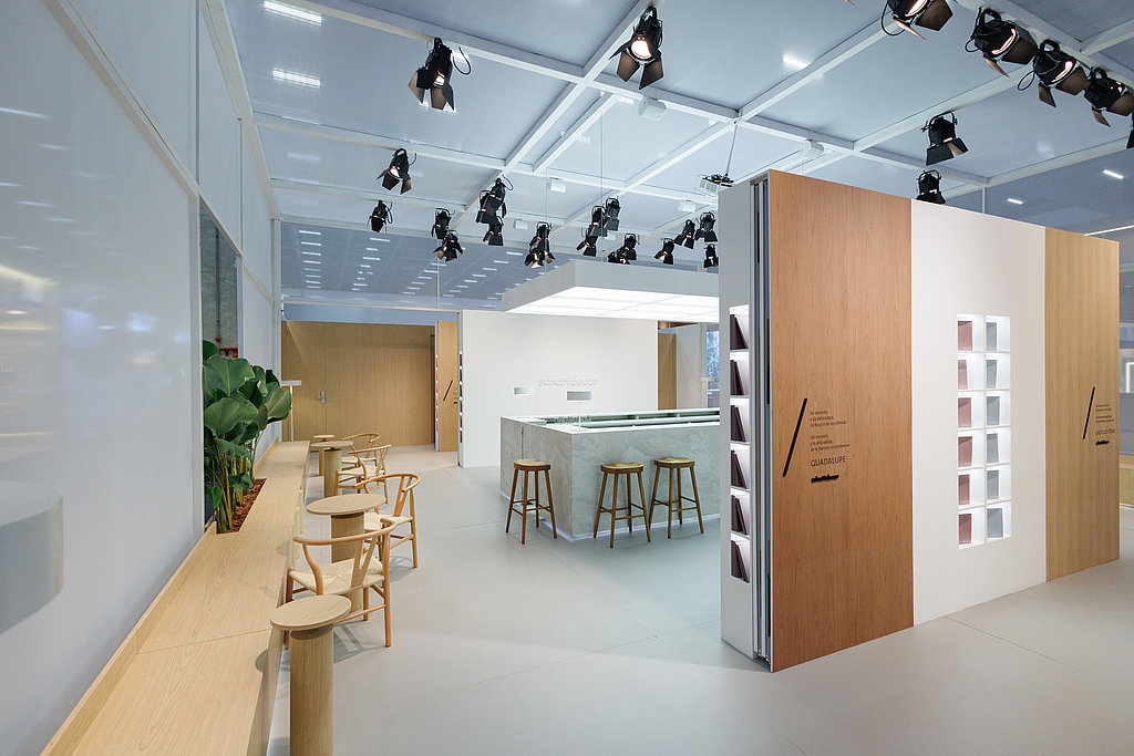Formóbile_Schattdecor_booth_overview_brazil.JPG